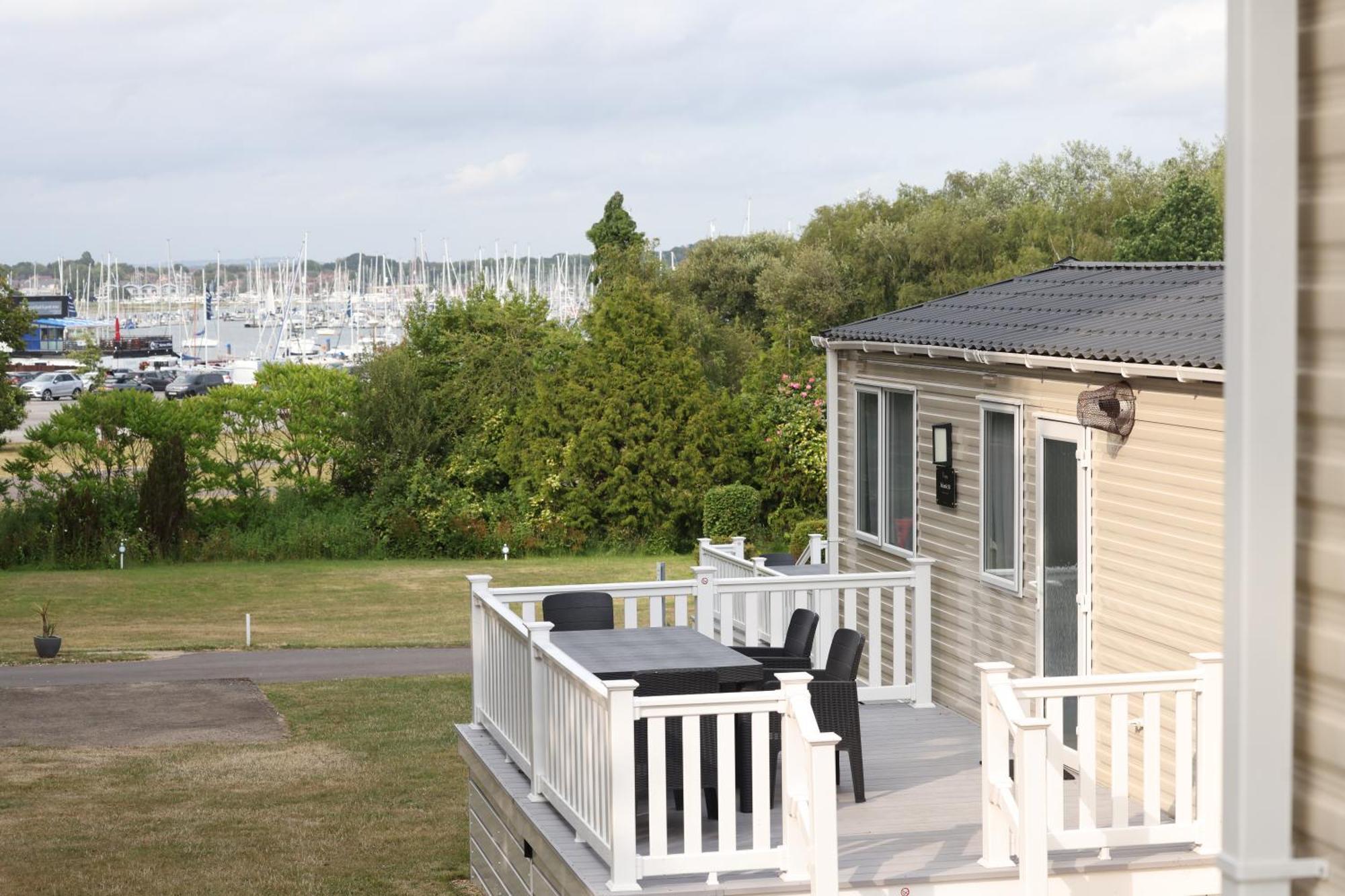 Mercury Yacht Harbour And Holiday Park Bursledon Esterno foto