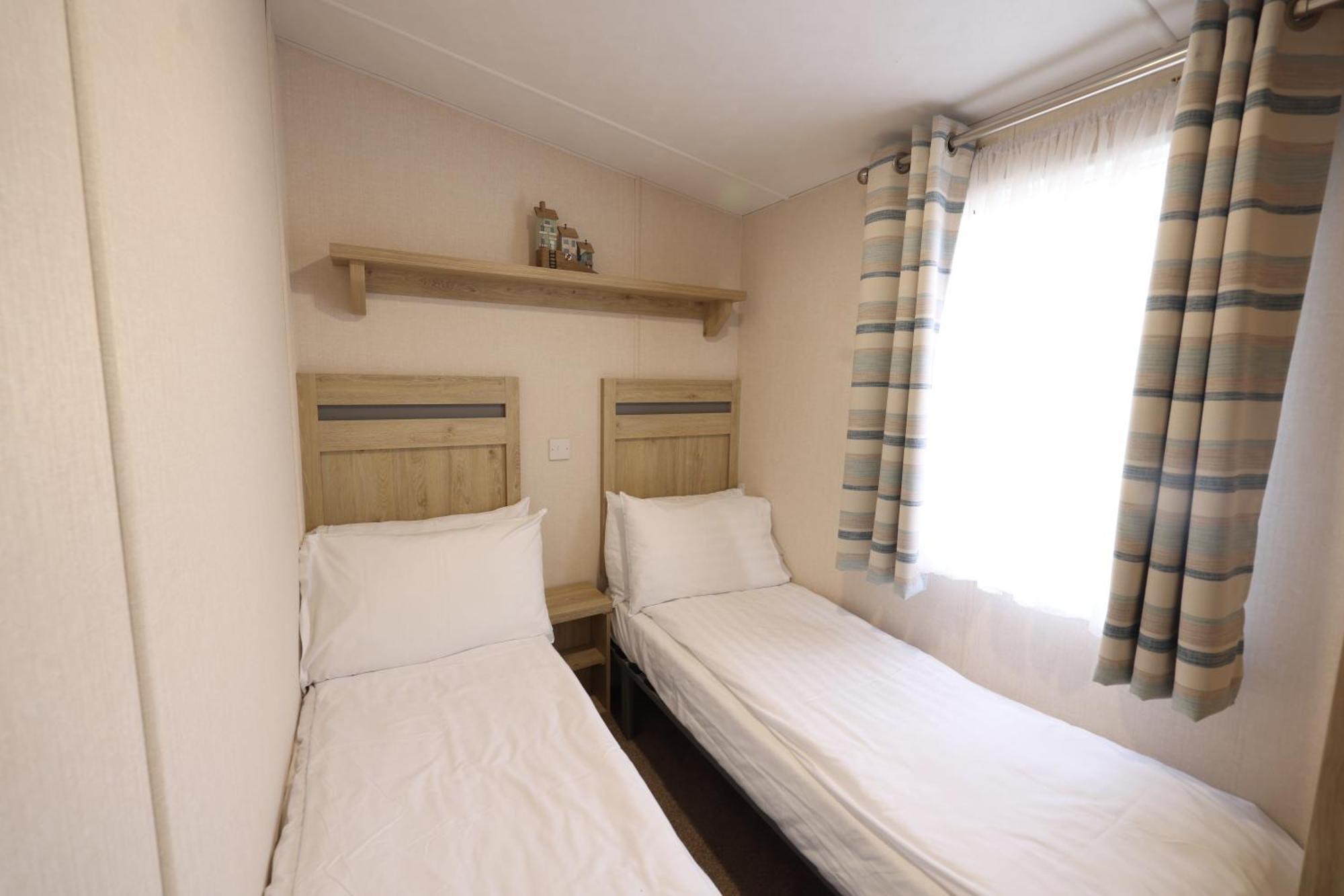 Mercury Yacht Harbour And Holiday Park Bursledon Esterno foto