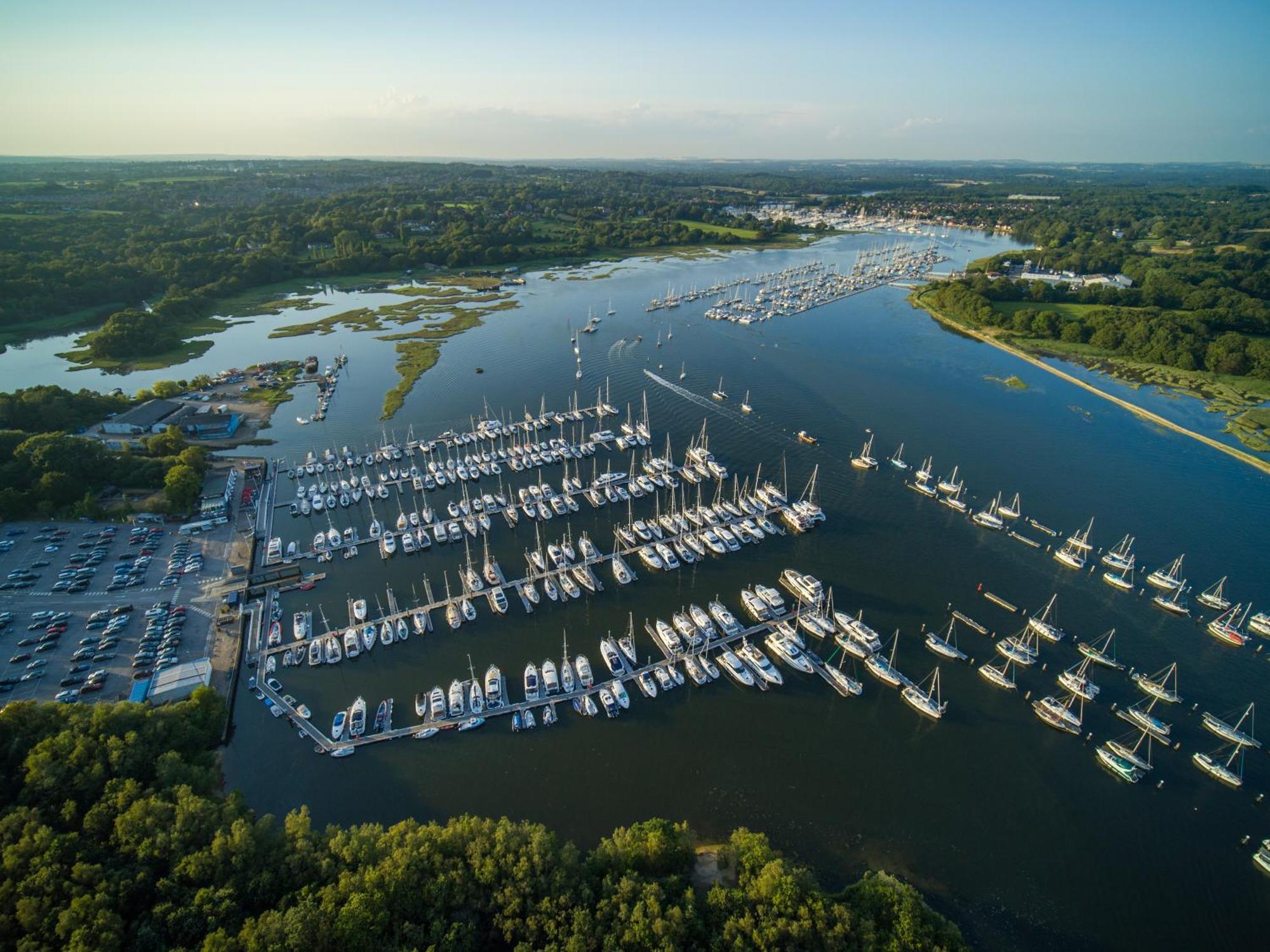 Mercury Yacht Harbour And Holiday Park Bursledon Esterno foto