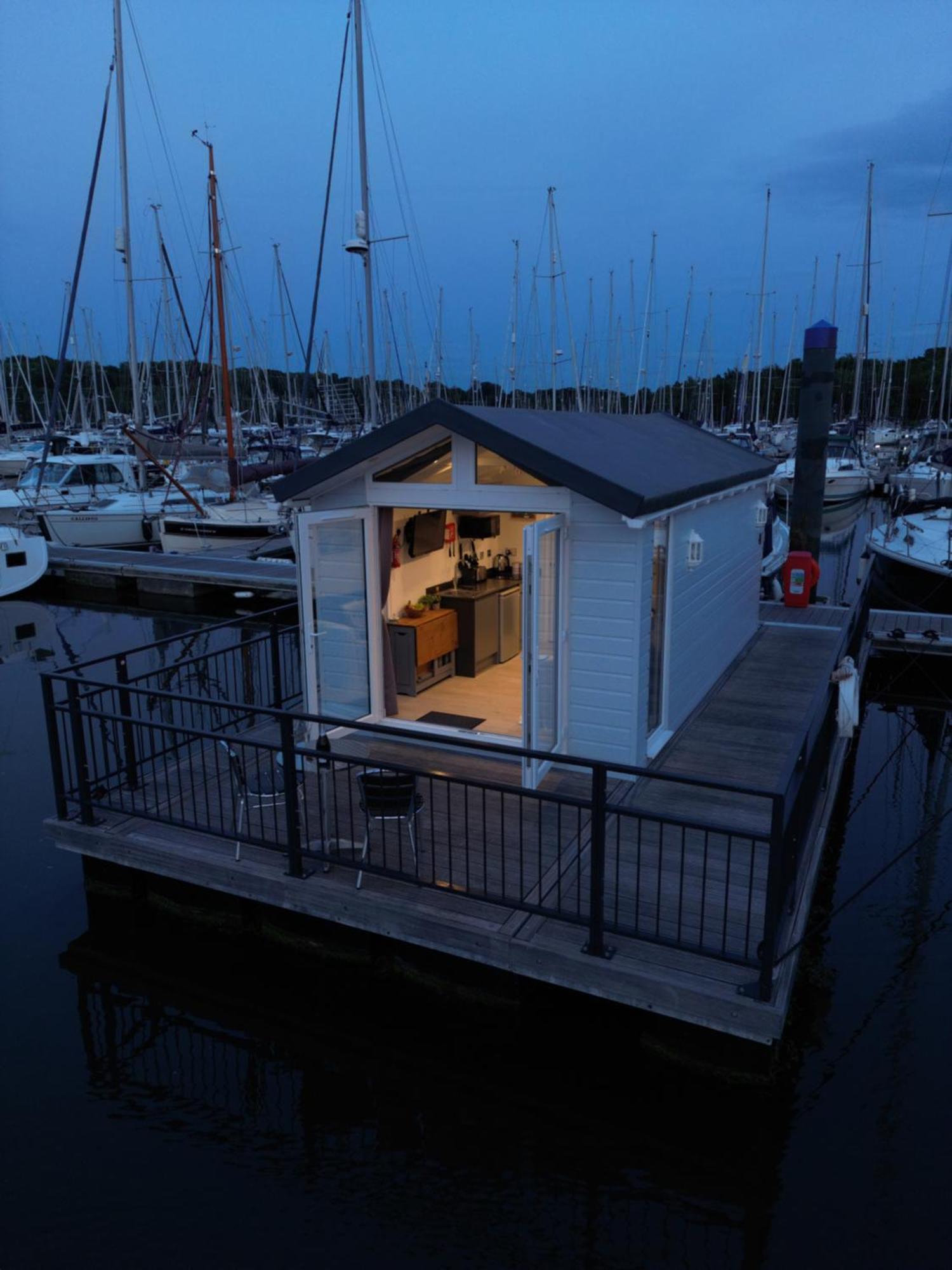 Mercury Yacht Harbour And Holiday Park Bursledon Esterno foto