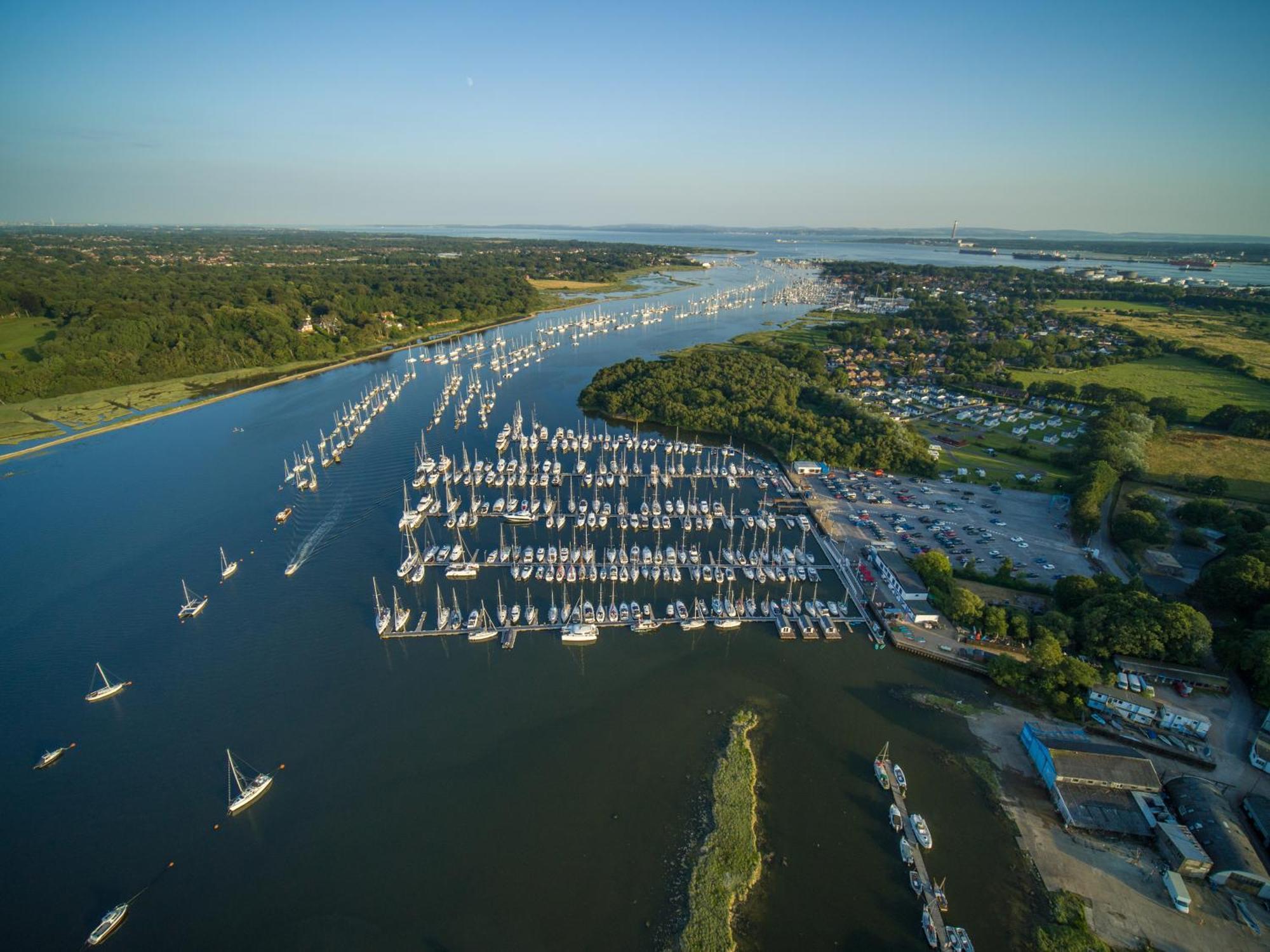 Mercury Yacht Harbour And Holiday Park Bursledon Esterno foto