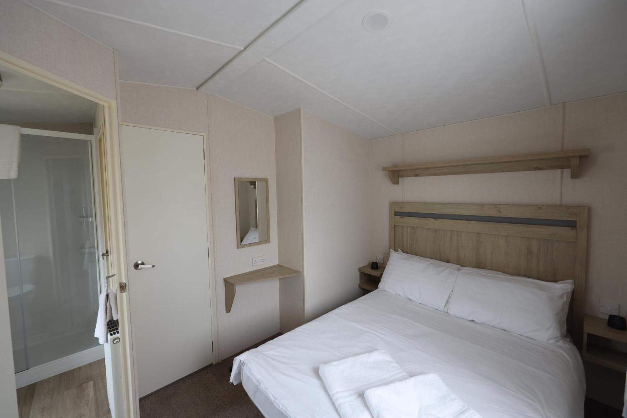 Mercury Yacht Harbour And Holiday Park Bursledon Esterno foto