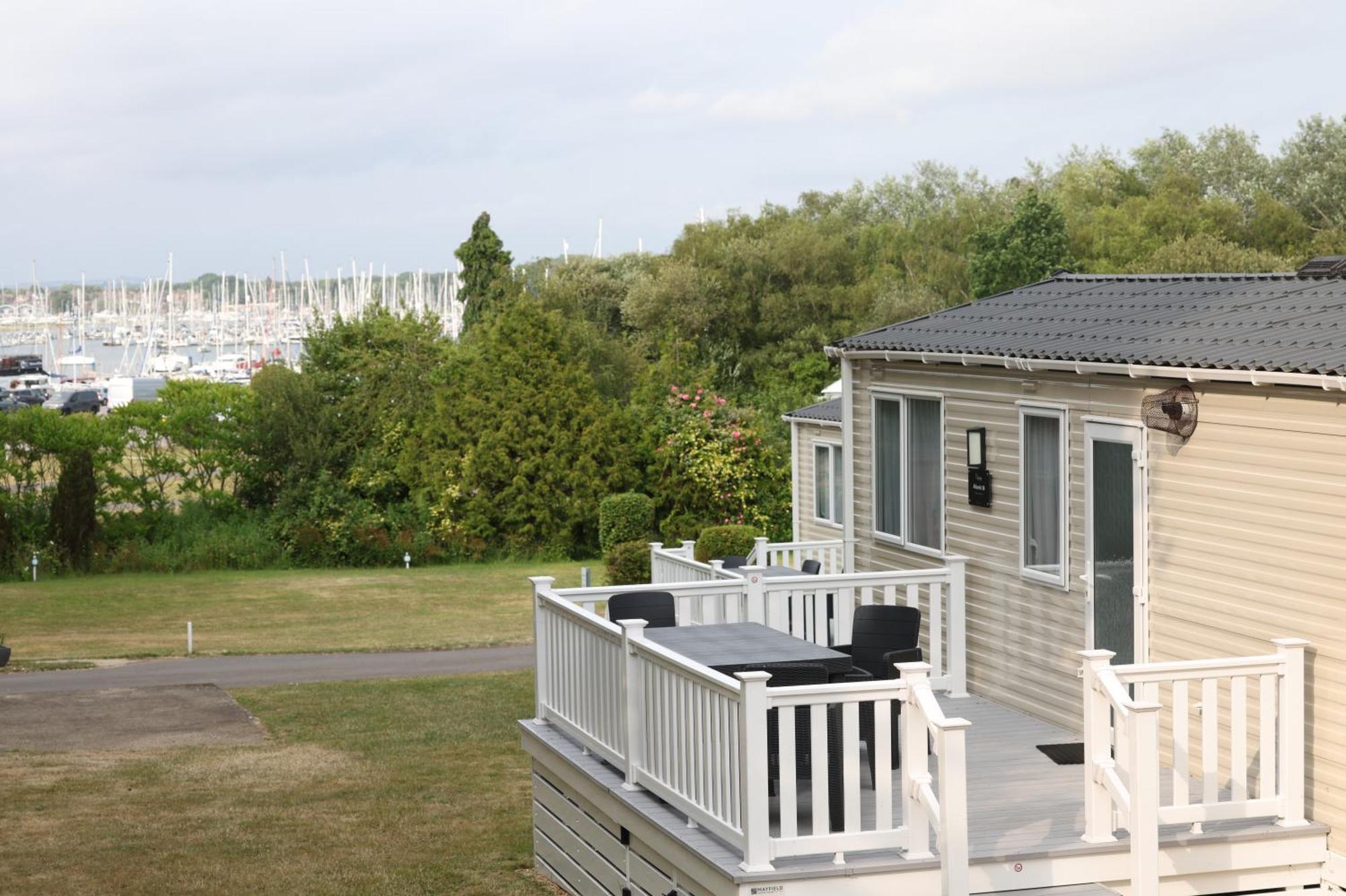 Mercury Yacht Harbour And Holiday Park Bursledon Esterno foto