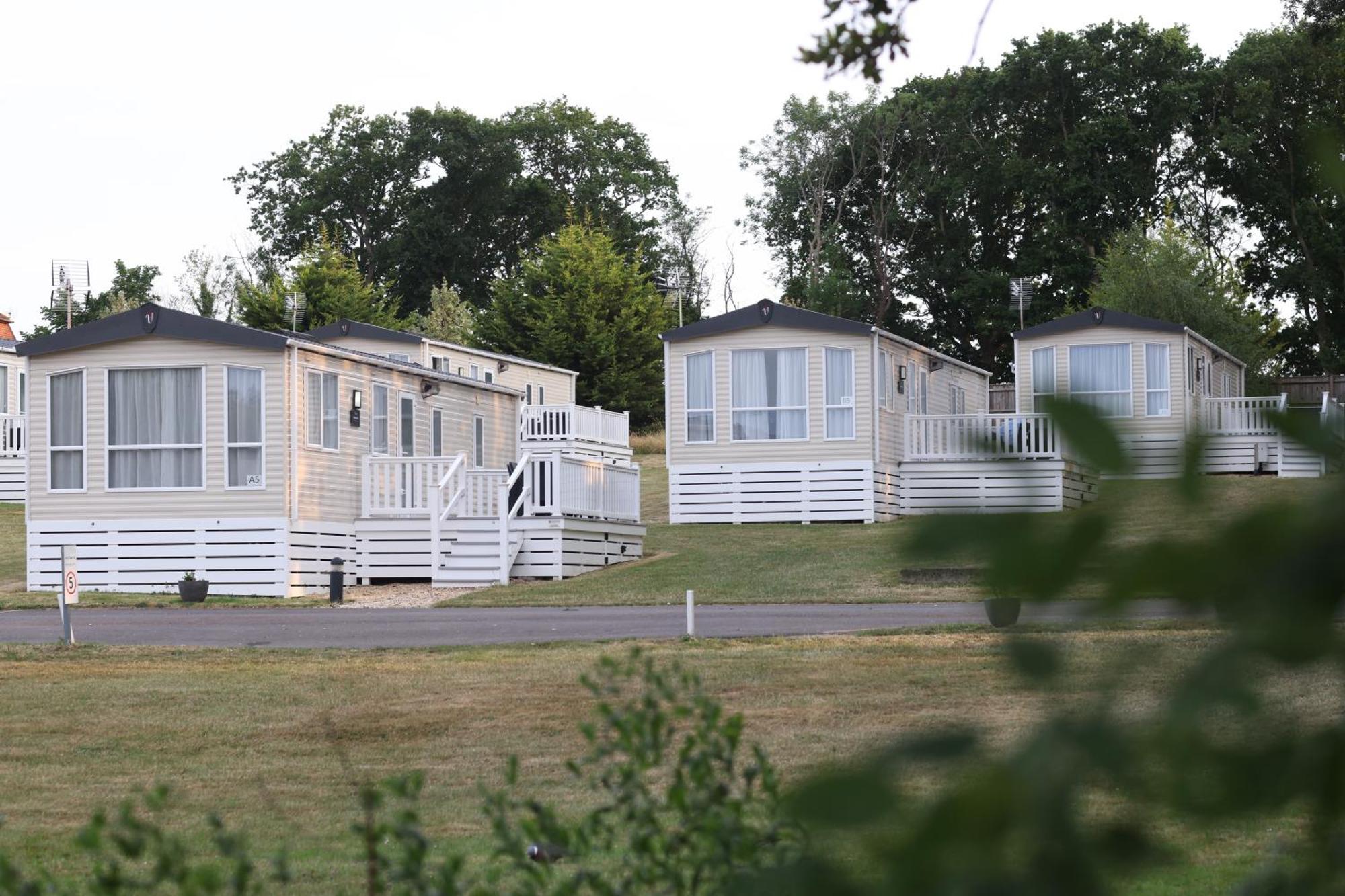 Mercury Yacht Harbour And Holiday Park Bursledon Esterno foto