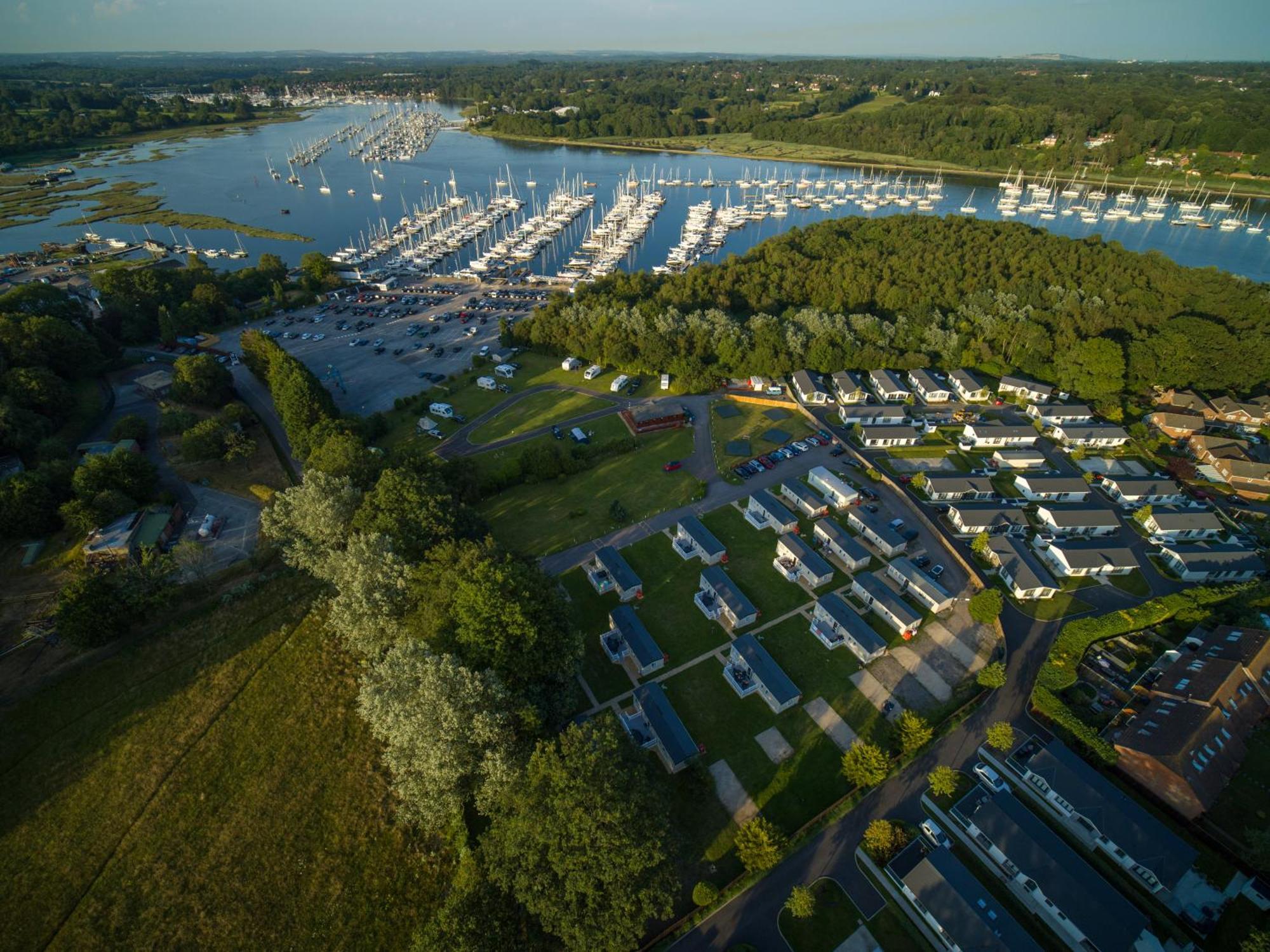 Mercury Yacht Harbour And Holiday Park Bursledon Esterno foto