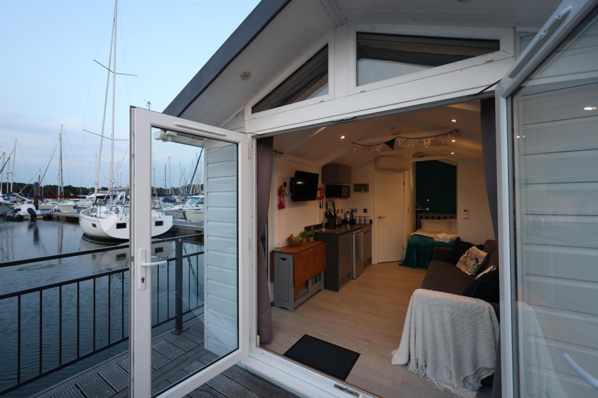 Mercury Yacht Harbour And Holiday Park Bursledon Esterno foto