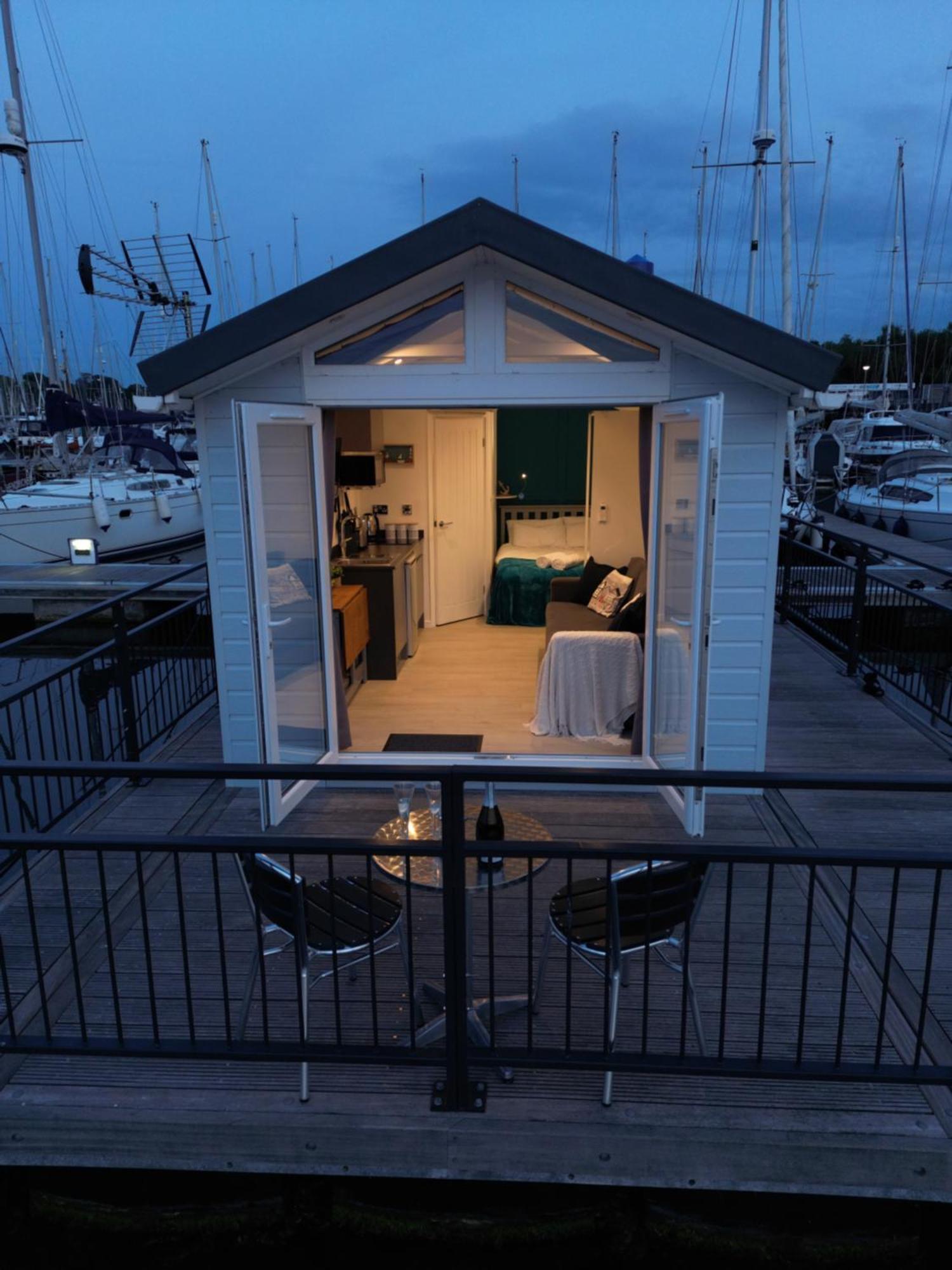 Mercury Yacht Harbour And Holiday Park Bursledon Esterno foto