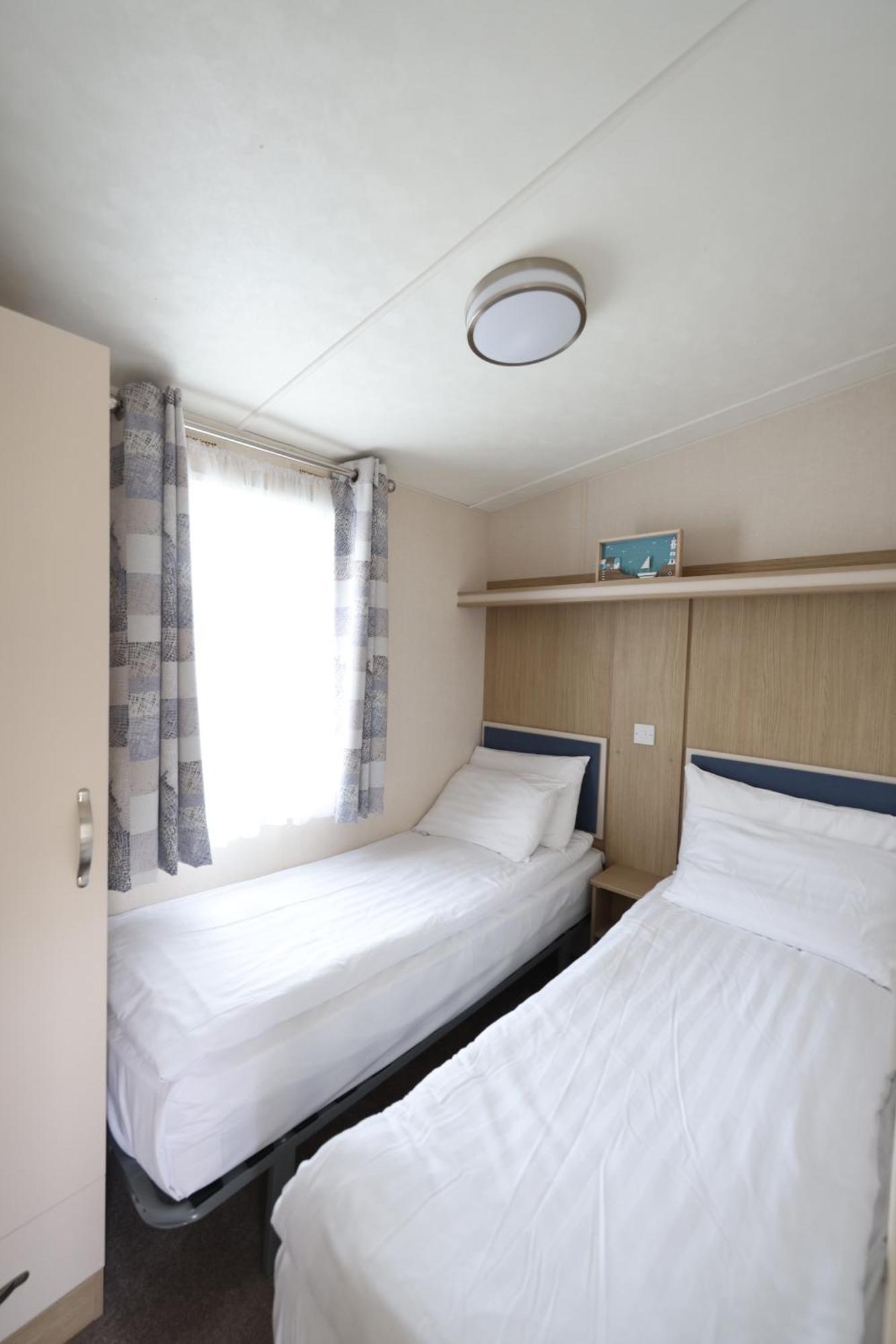 Mercury Yacht Harbour And Holiday Park Bursledon Esterno foto