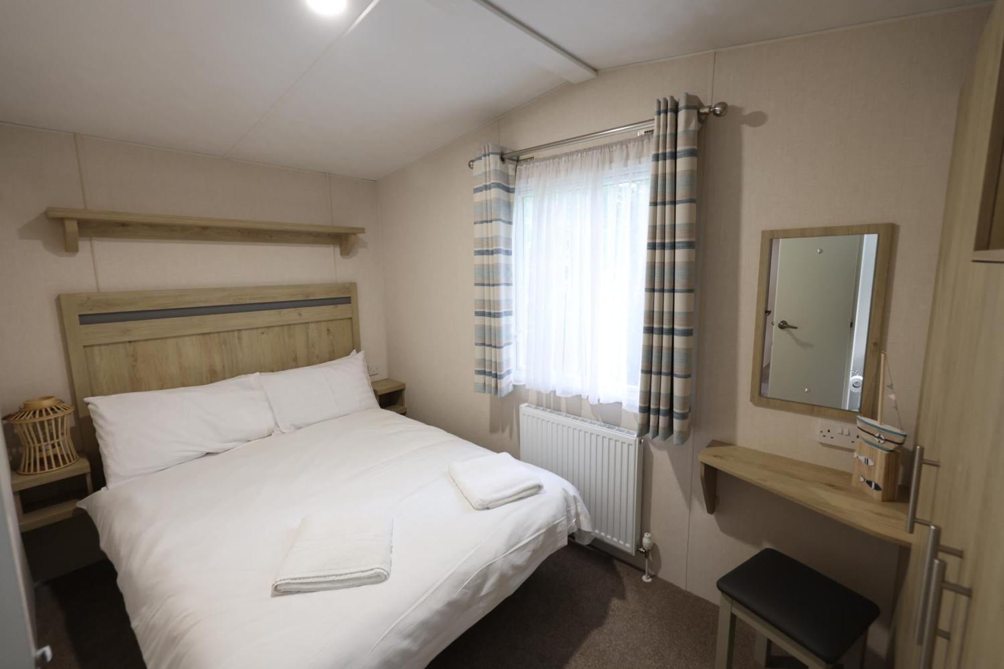 Mercury Yacht Harbour And Holiday Park Bursledon Esterno foto